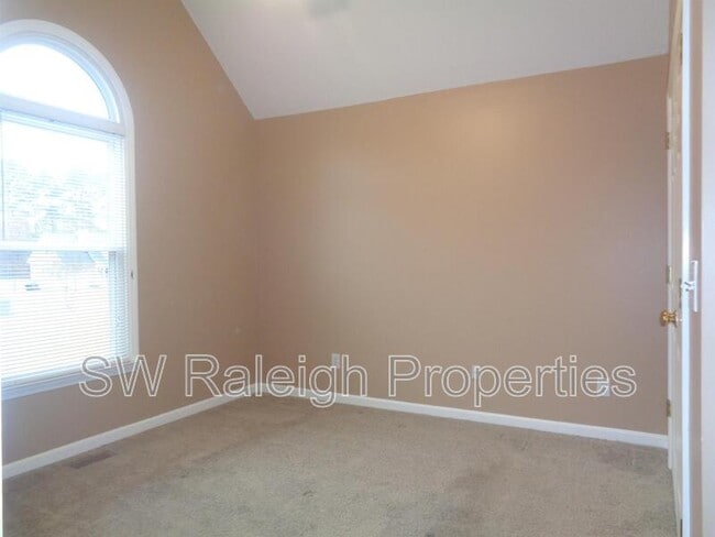 Building Photo - 1400 Squire Ridge Dr