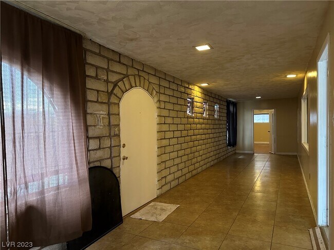 Building Photo - 4646 Fiesta Way