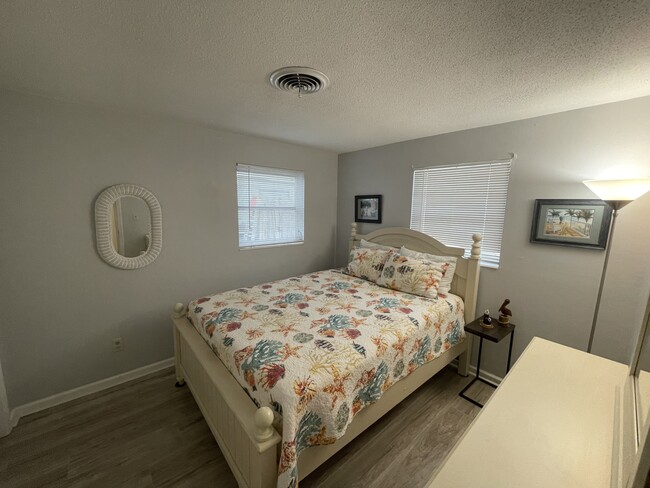 Queen Size Bed - 123 SE Sailfish Ln