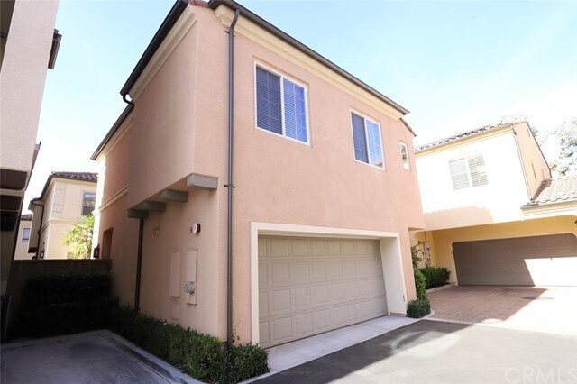 Building Photo - 112 Firefly