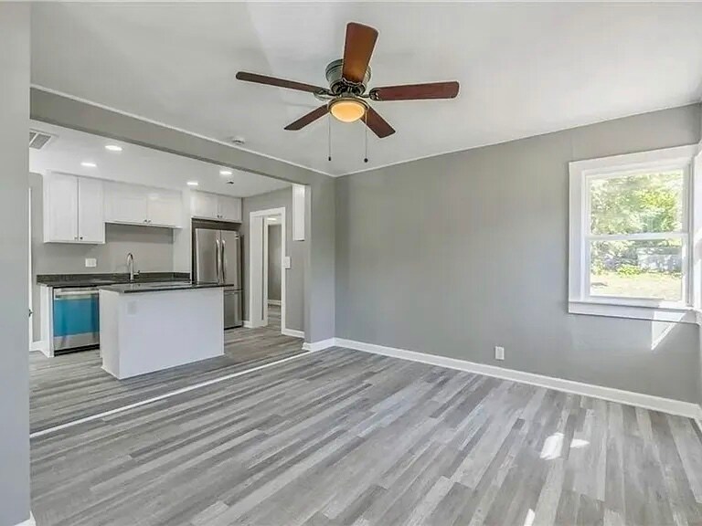 Building Photo - 426 E Elm St