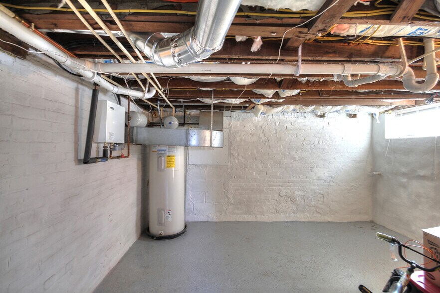 Building Photo - 2221 Benton St