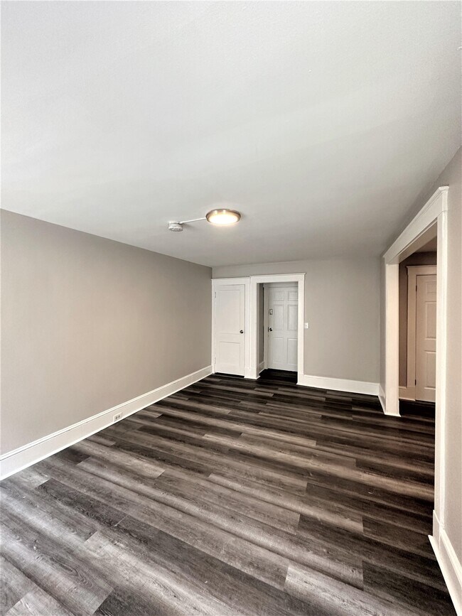 Building Photo - 1101 Elm St