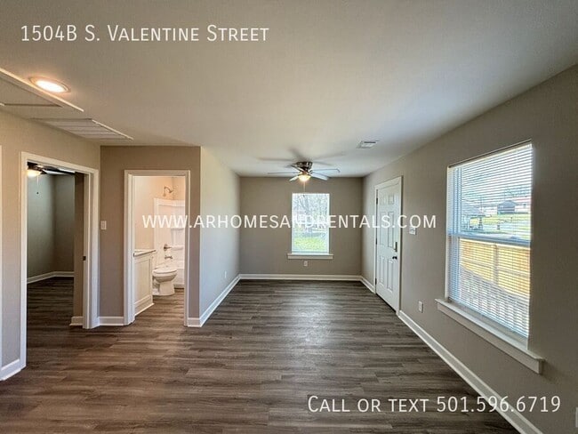 Building Photo - 1504 S Valentine St