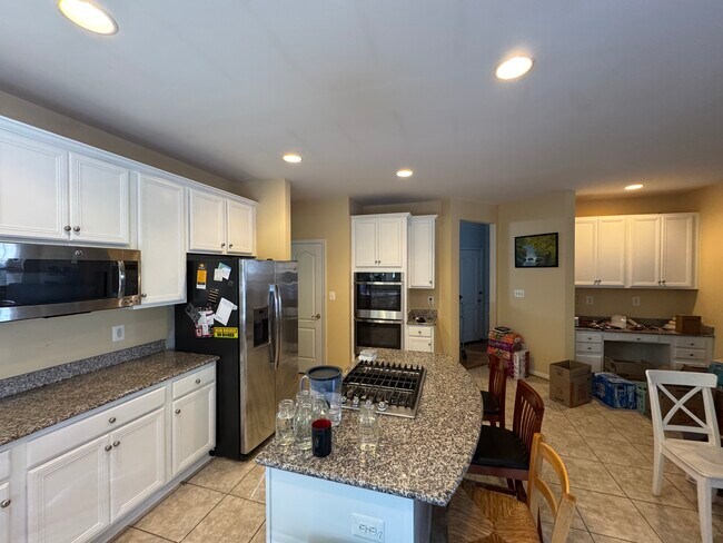 Building Photo - 24794 Serpentine Pl