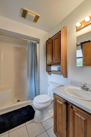 Building Photo - Spacious 4-Bedroom Home with Attached Garage in Salem Lakes