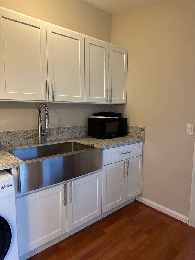 Building Photo - Kailua - Studio with 1 Bathroom, 2 parking