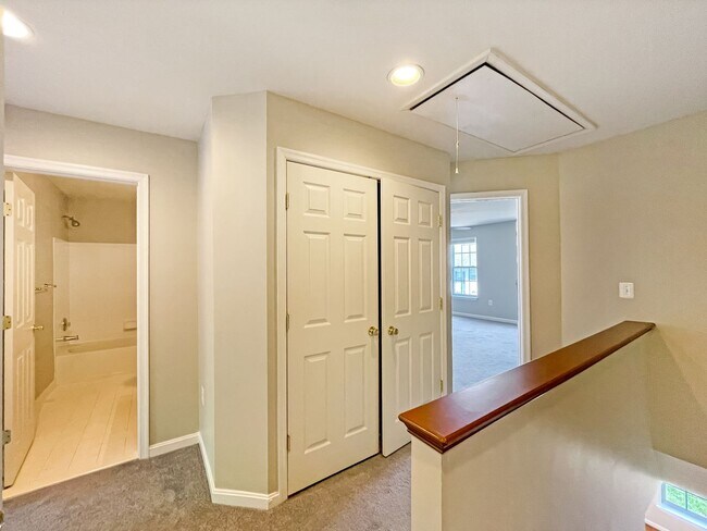 Building Photo - 15716 Palermo Terrace