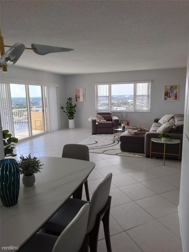 Building Photo - 2 br, 2 bath Condo - 1200 Hibiscus Ave # PH8