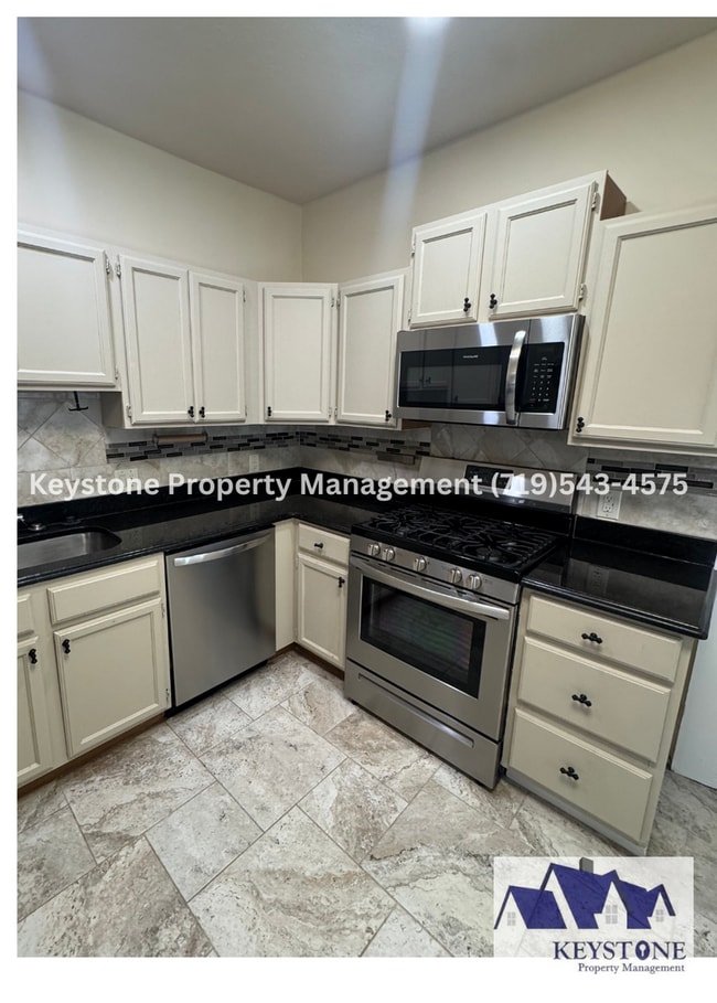 Building Photo - Charming Pet Friendly House 2 Bedroom/1.5 Bathroom/Oversized Garage $1500/$1500
