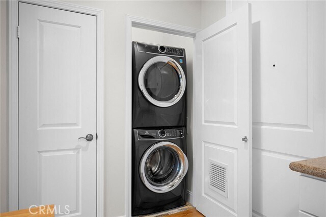 Building Photo - 6938 Laurel Canyon Blvd