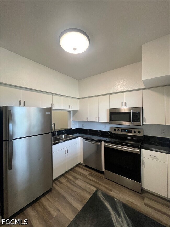 Building Photo - 8555 Bernwood Cove Loop