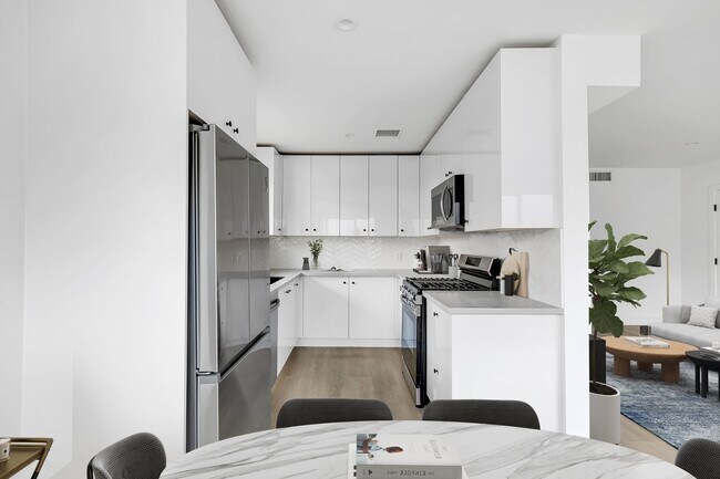Interior Photo - 5606 Lexington Ave