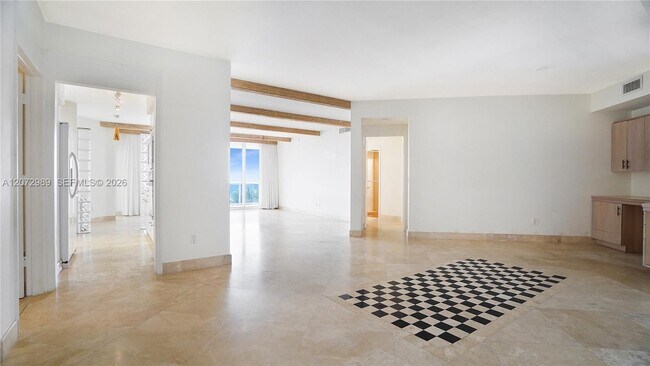 Building Photo - 4775 Collins Ave