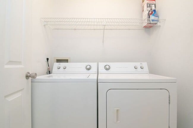 Building Photo - 974 Leeward Pl