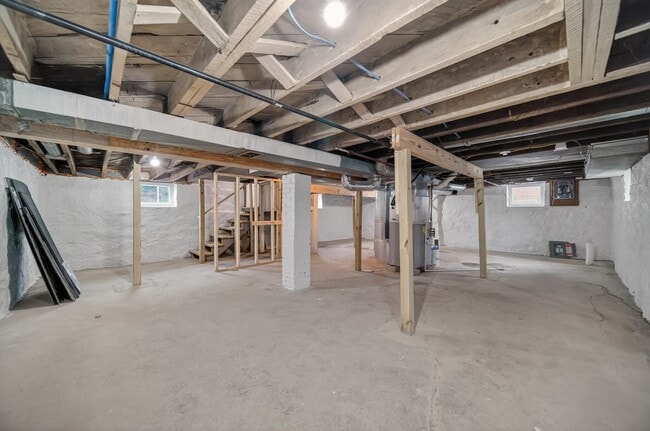 Building Photo - 729 W 9th St