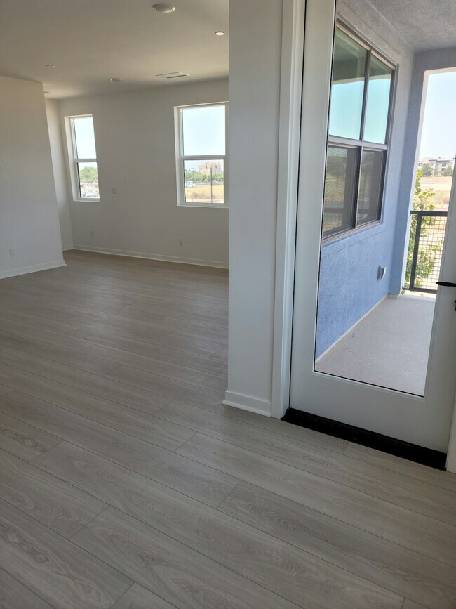 Building Photo - 4061 E Luna Paseo