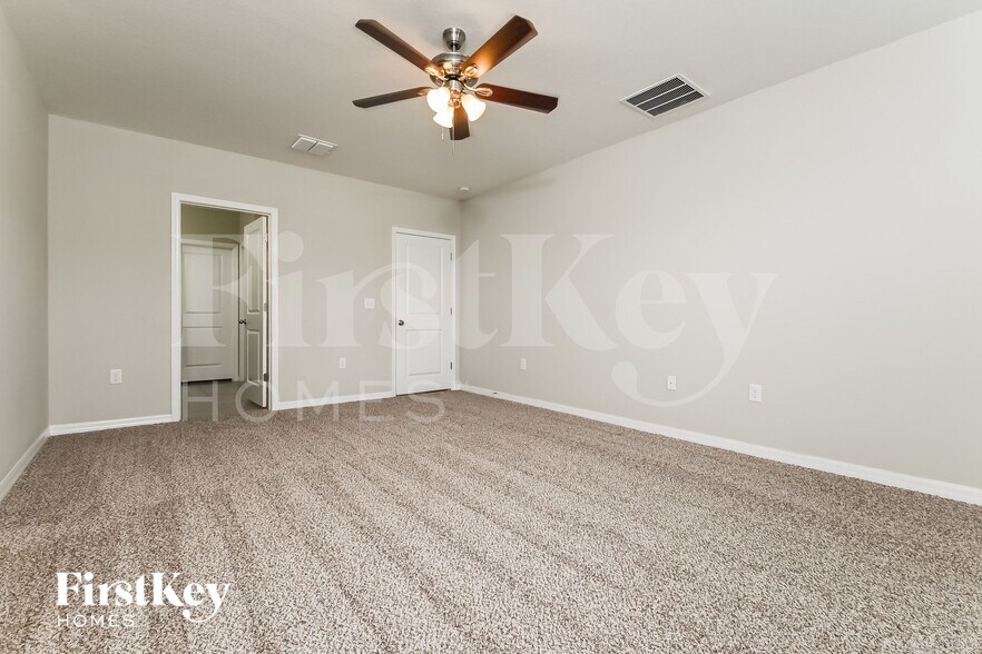 Building Photo - 14827 Crescent Rock Dr
