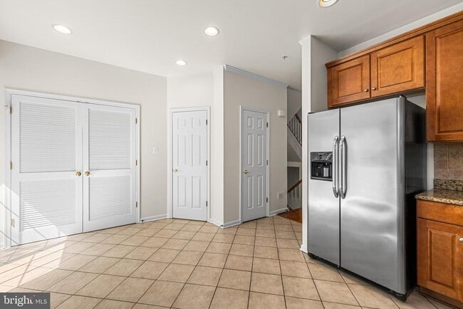 Building Photo - 129 Hearth Ct