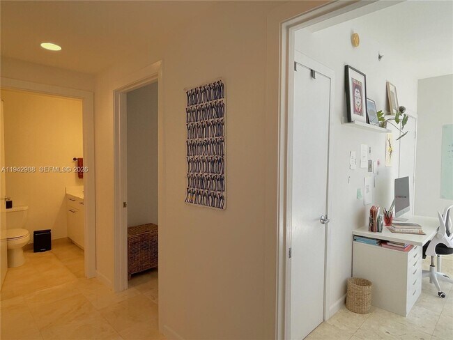 Building Photo - 1060 Brickell Ave