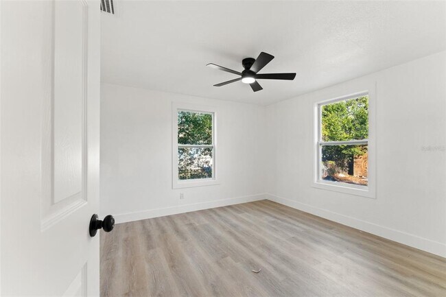 Building Photo - 8719 N Ola Ave