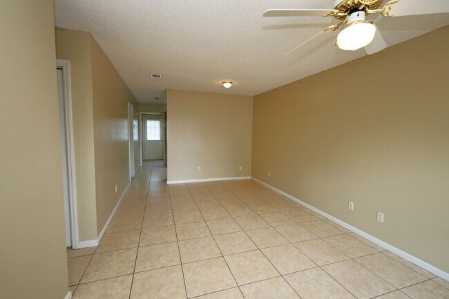 Building Photo - 6104 Vinnie Dr