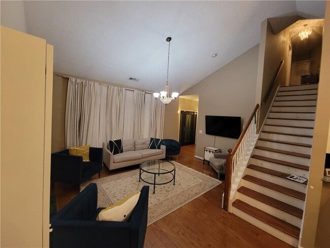 Building Photo - 1002 Cedar Trce SW