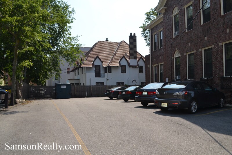 Building Photo - 257 Gano St
