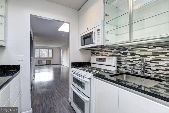 Building Photo - 2711 Ordway St NW