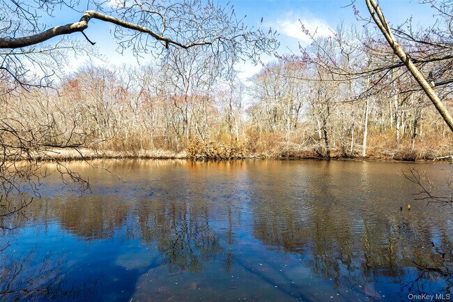 Building Photo - 371 S River Rd