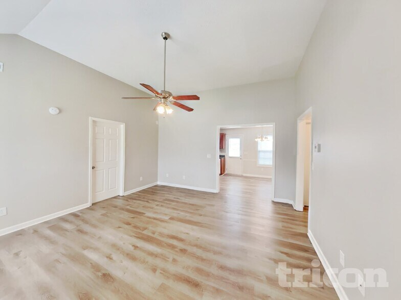 Building Photo - 9021 Macbeth Dr