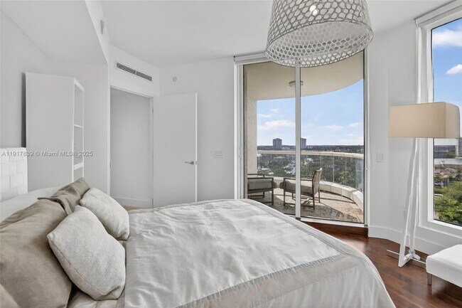 Building Photo - 6000 Island Blvd