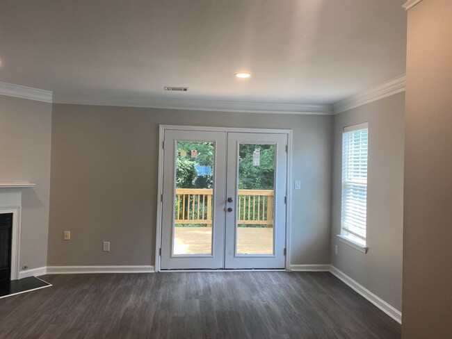 Building Photo - NEWLY RENOVATED 2BR TOWNHOME NEAR KSU!! GR...