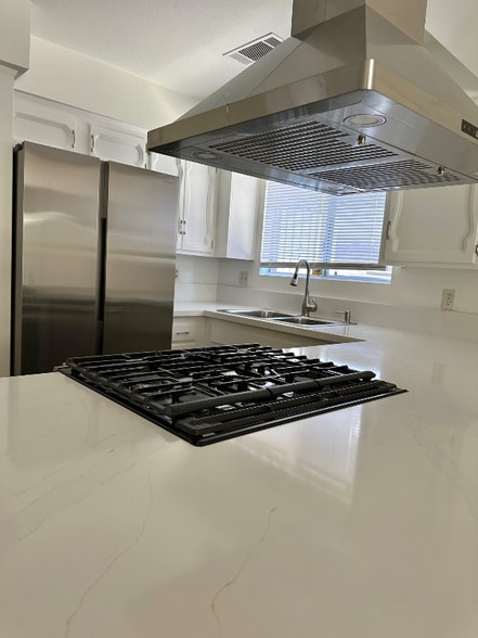 Building Photo - 1038 S Kent Ct