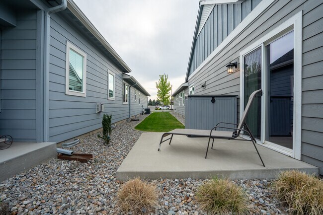 Building Photo - 6529 N Descartes Dr