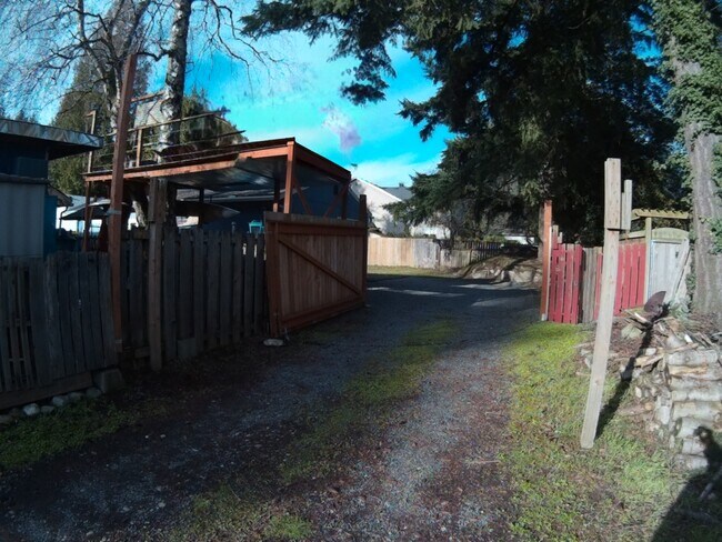 Building Photo - 15010 26th Ave NE