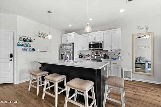 Building Photo - 326 Raven Ln