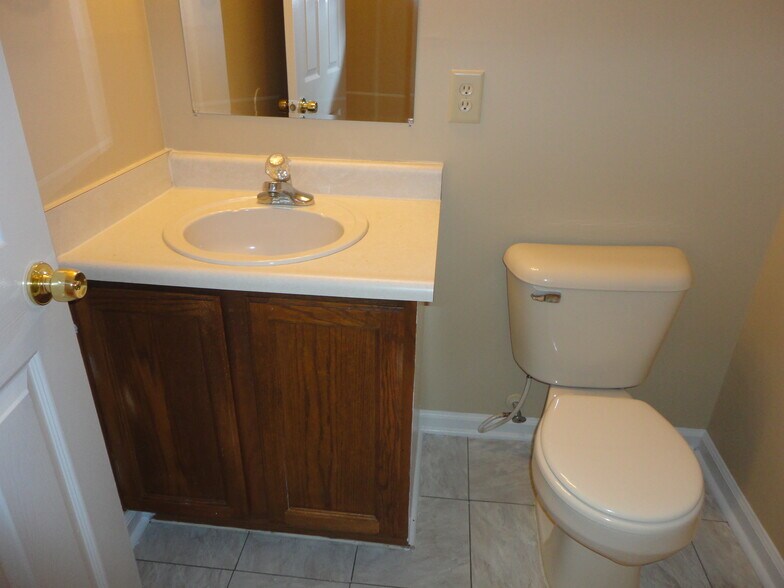 Building Photo - 620 Crystal Woods Cir