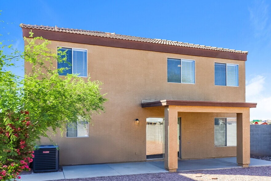 Building Photo - 12430 W Valentine Ave