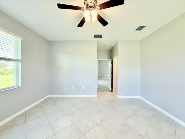 Building Photo - 16304 Quesa Dr