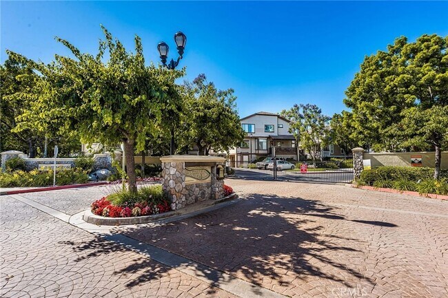Building Photo - 3441 E Berkshire Ct