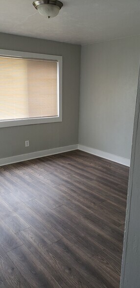 Bedroom - 2818 S Grove St