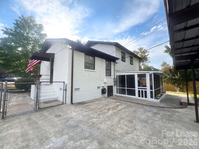 Building Photo - 2213 Milton Rd