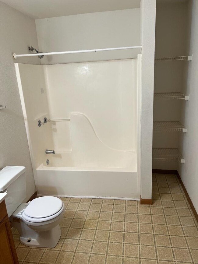 Building Photo - 100 Aldergate St