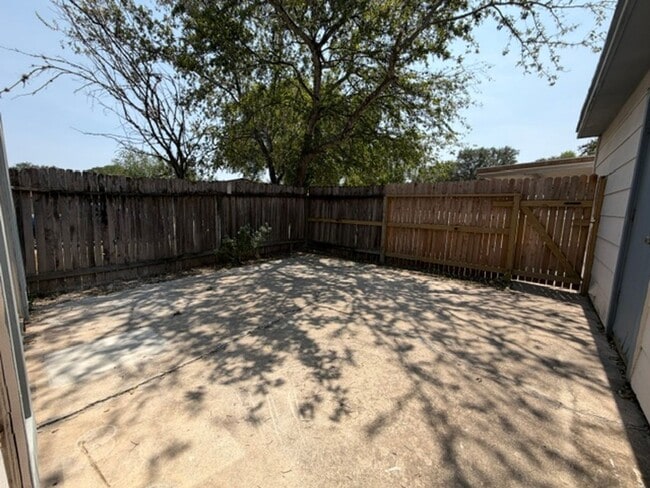 Building Photo - 14401 Brook Hollow Blvd