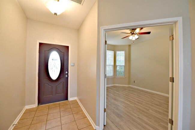 Building Photo - 2806 Stirrup Cove