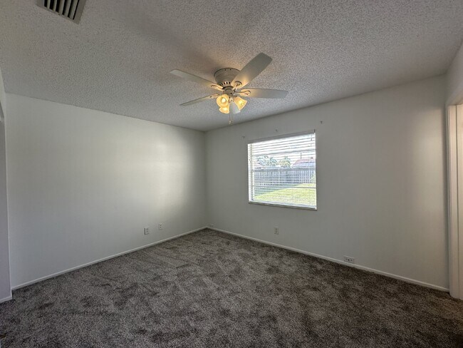 Building Photo - 3 bed, 2 bath pool home