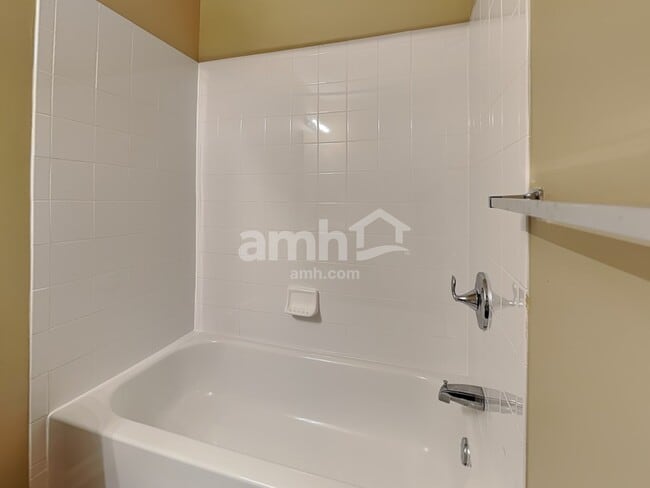 Building Photo - 439 Parkview Ct