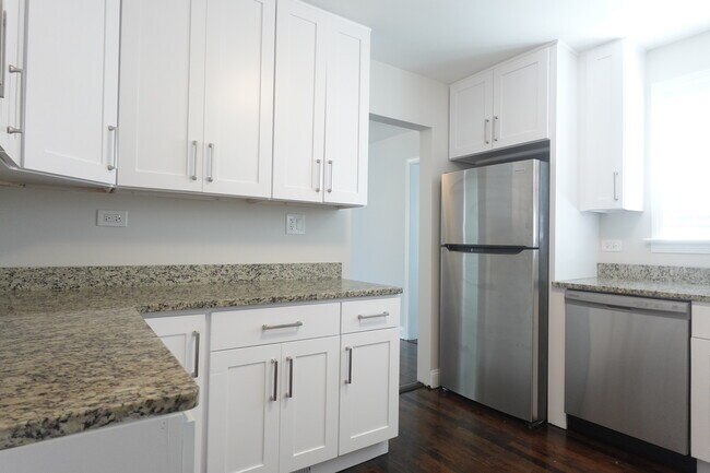 Building Photo - 2247 S 9th Ave