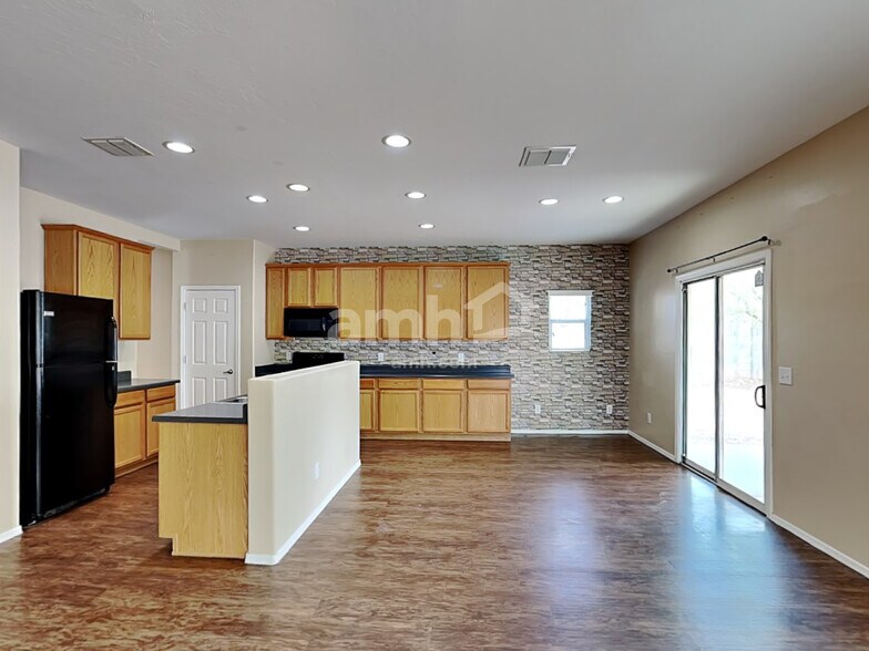 Building Photo - 6467 S Sunrise Valley Dr